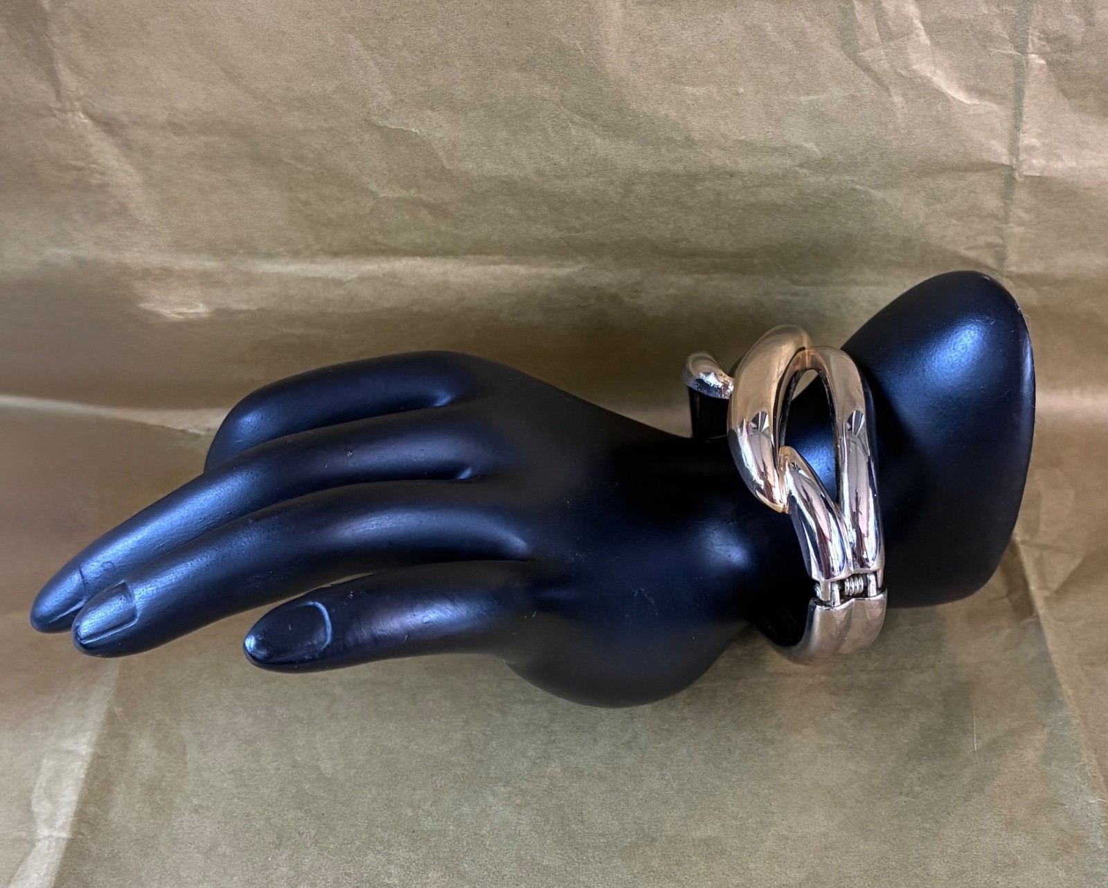 Vintage Modernist Gold & Silver Tone Hinged Bangle Bracelet Open Metal Swirl 8″