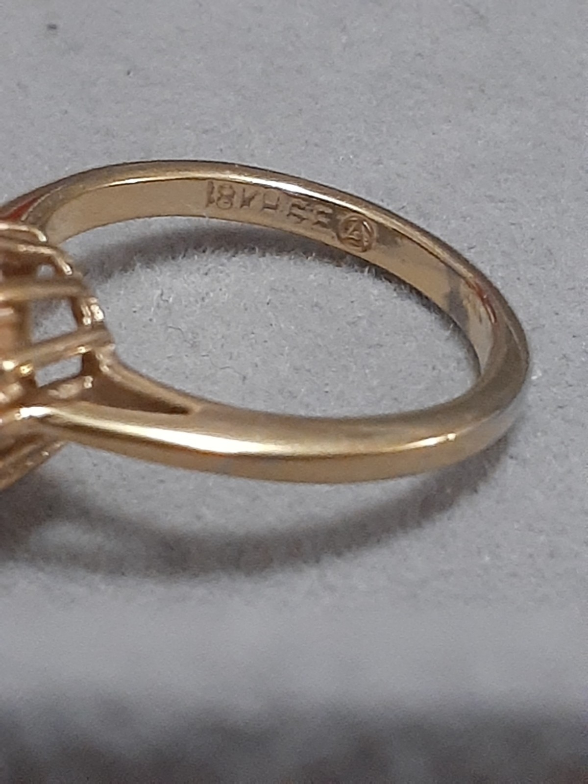 18K HGE prong set clear stone cluster ring, rosette, teardrop shape. Size 6
