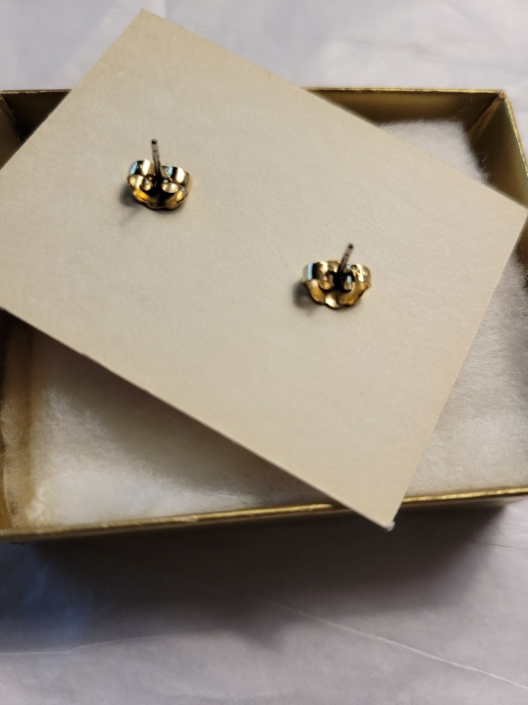 Vintage Avon Convertible Round Open Floral Leaf Gold Tone Pierced Earrings w/Box