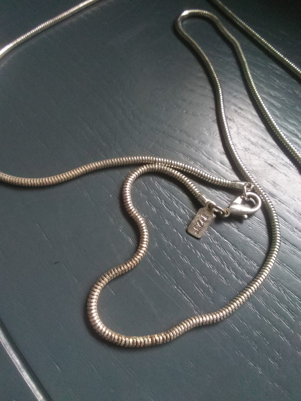 Vintage 1928 Jewelry Co Silver Tone Purse Locket Necklace. As Is J1026