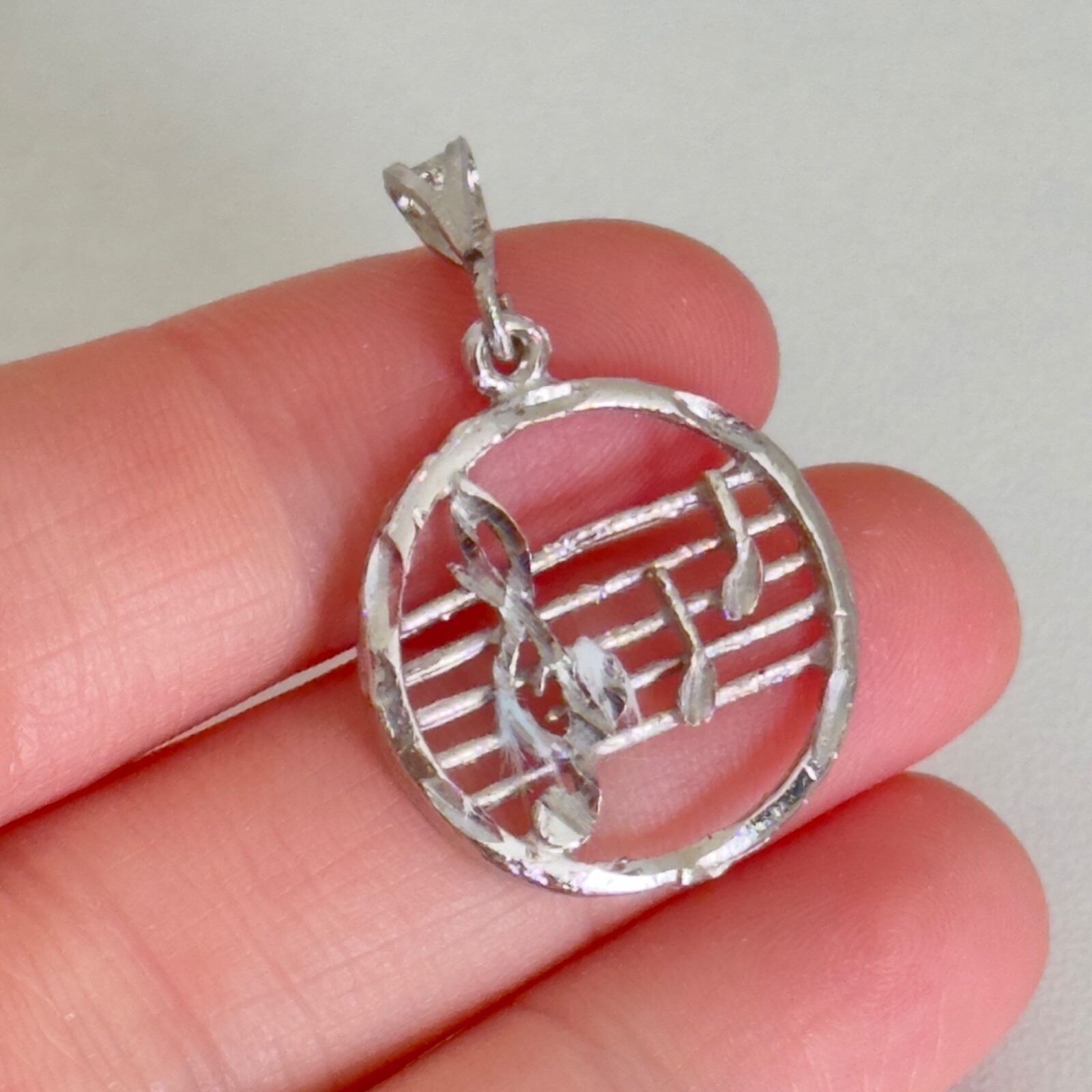 Vintage 925 Sterling Silver Music Notes Round Circle Pendant