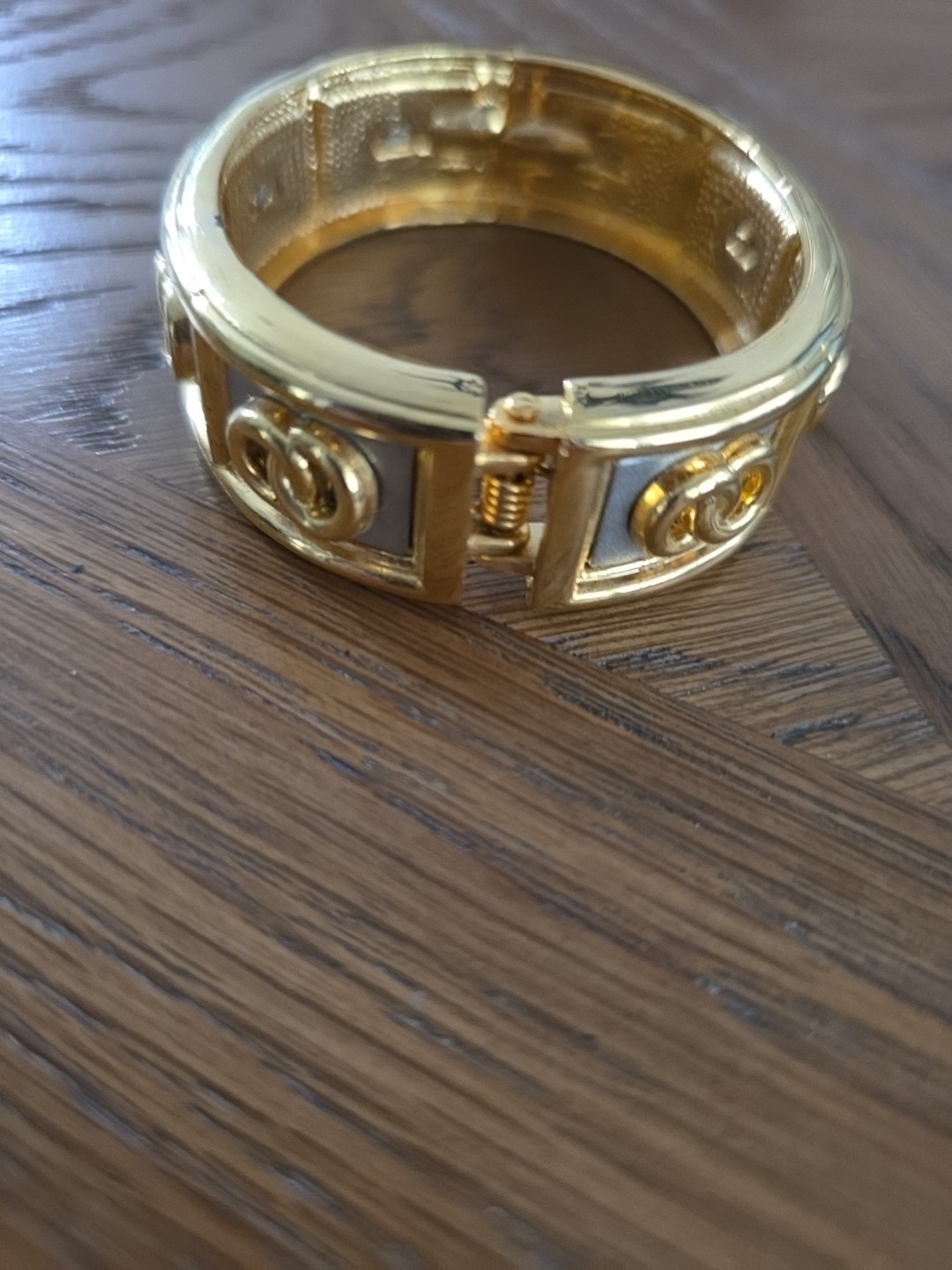 Vtg Gold Toned Hinged Mid Century Bangle Bracelet W/twin Ring Design. See Pics