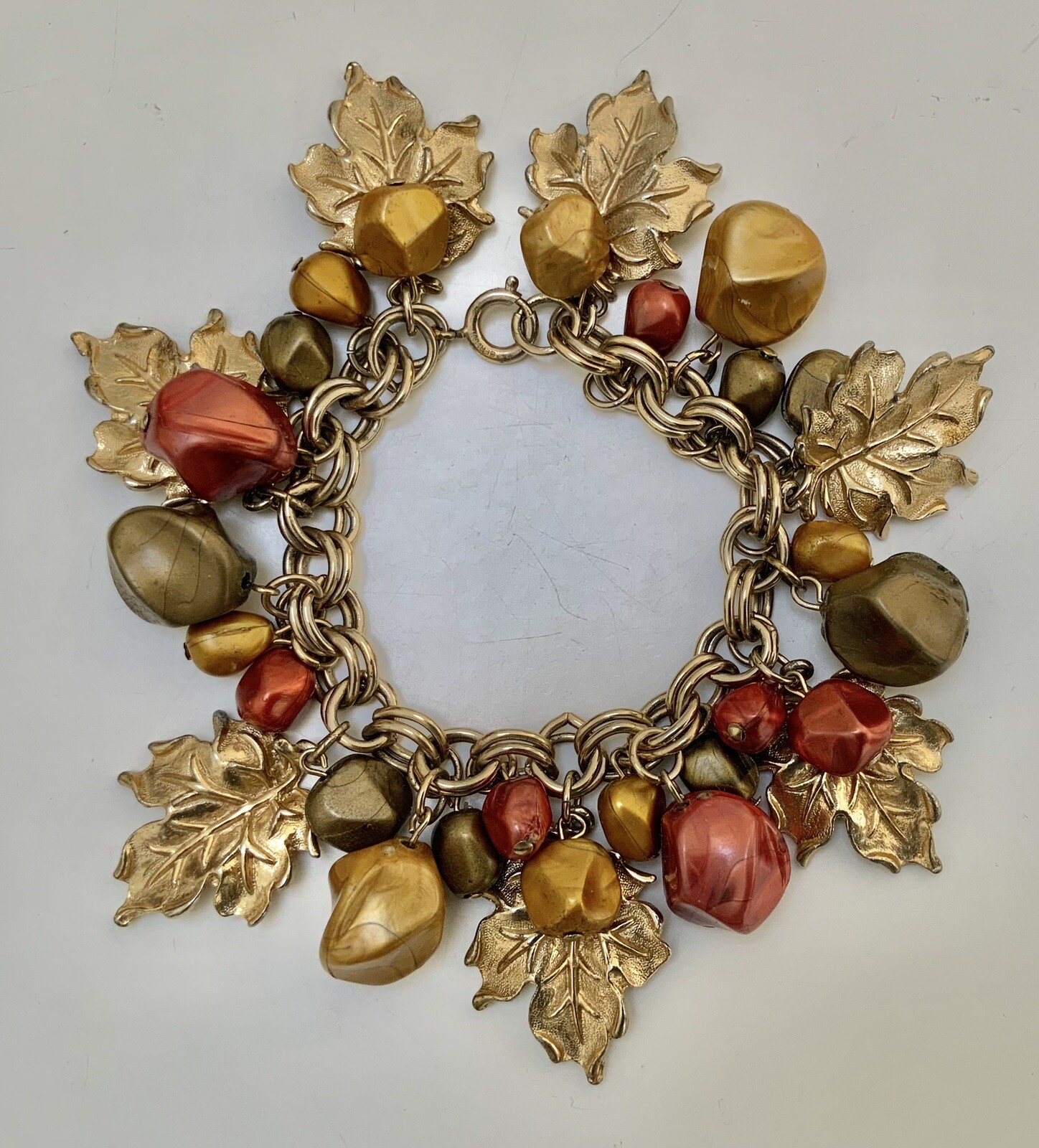 Autum/Fall Gold Tone Metal Leaf With Orange, Brown, Beige Lucite Bead Bracelet