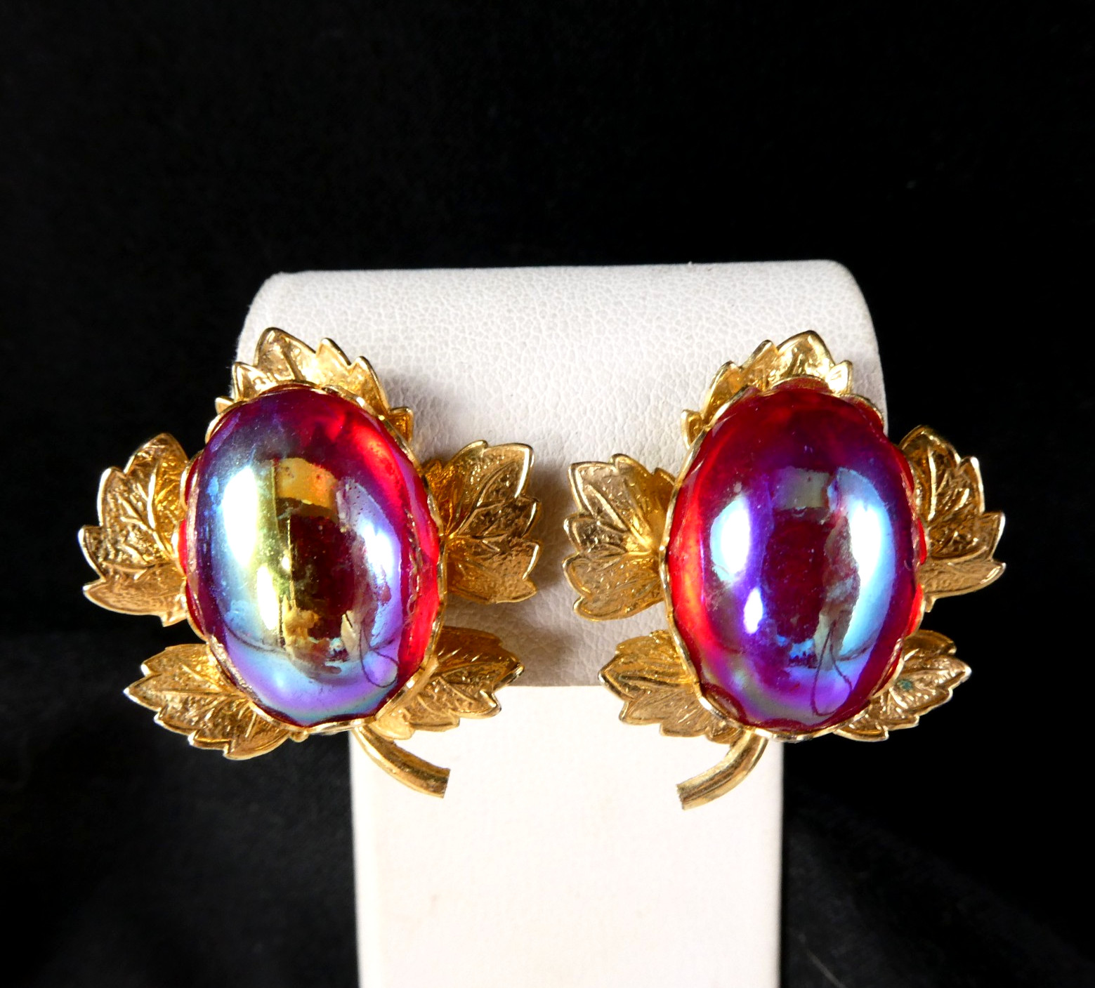 Vintage Iridescent Red Glass Cabochon Clip On Earrings Golden Leaves NICE