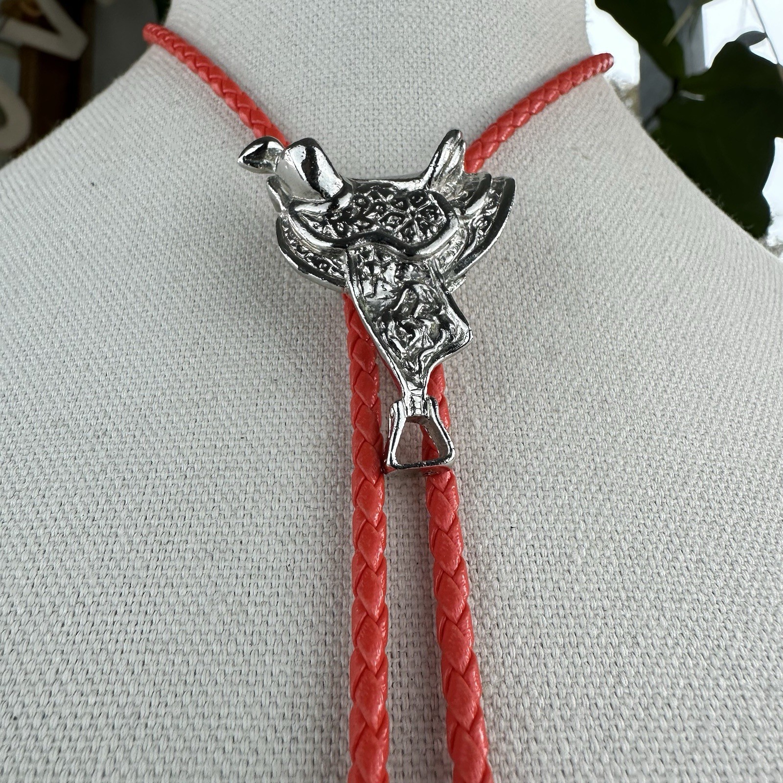 Stunning Vintage 90s Chrome Silver Tone Horse Saddle Western Bolo Tie