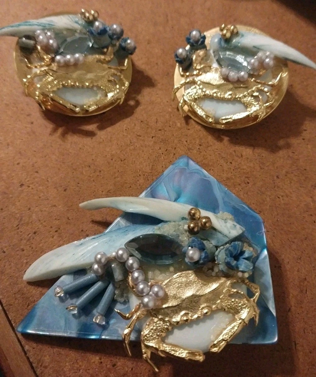 Unique Crab Earrings And Brooch Set Blue White Gold-tone Clip-On Earrings