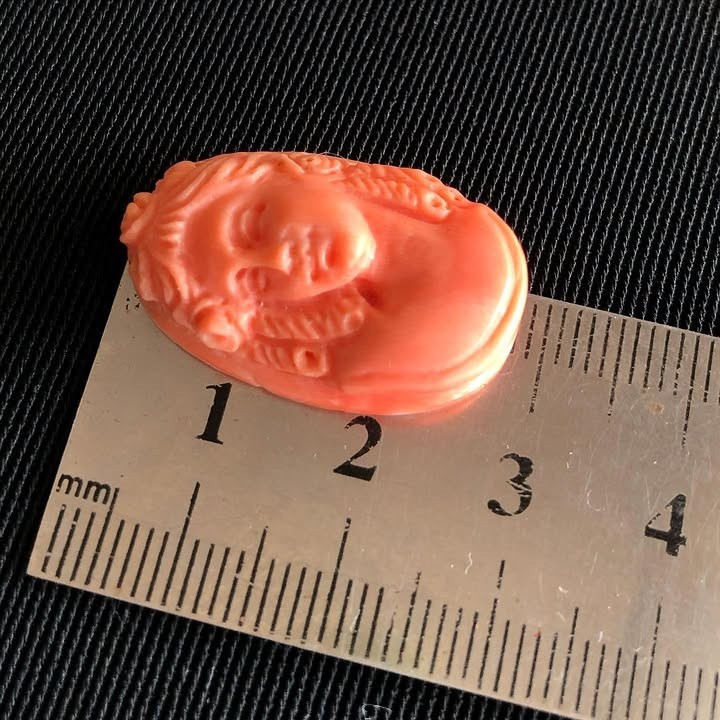 Exquisite Vintage Natural Red Momo Coral Cameo 28mm 5.6g Detailed Carving