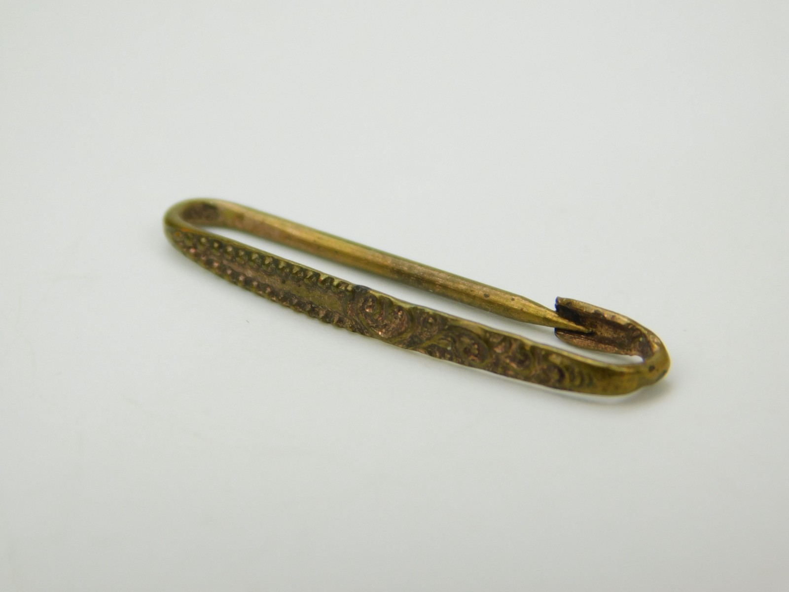 Tiny Victorian Ornate Detailed 1″ by under 1/8″ Brass Small Scatter Bar Pin