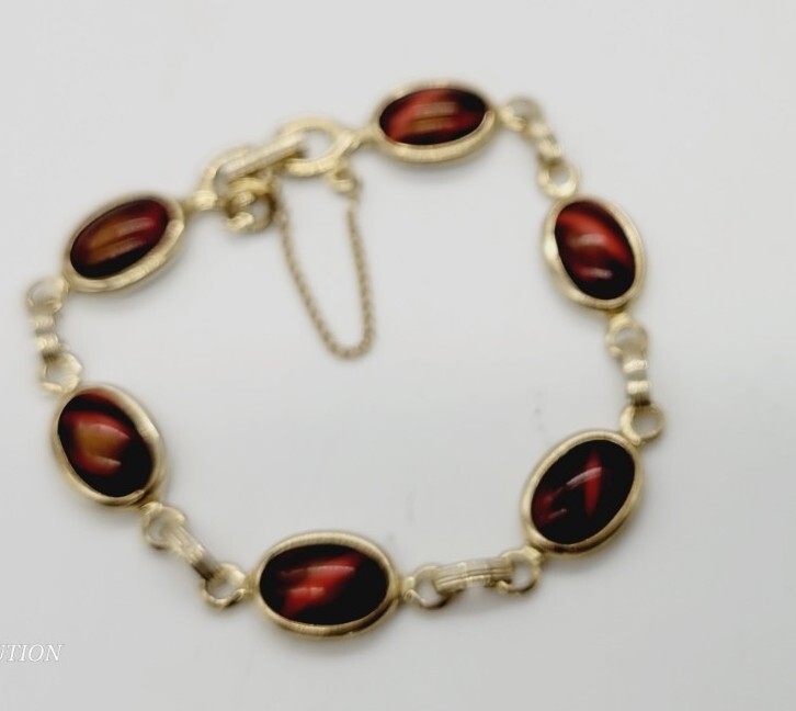 Vintage Sarah Coventry Gold tone Cabochon Red Tiger’s Eye Bracelet 7.25 in