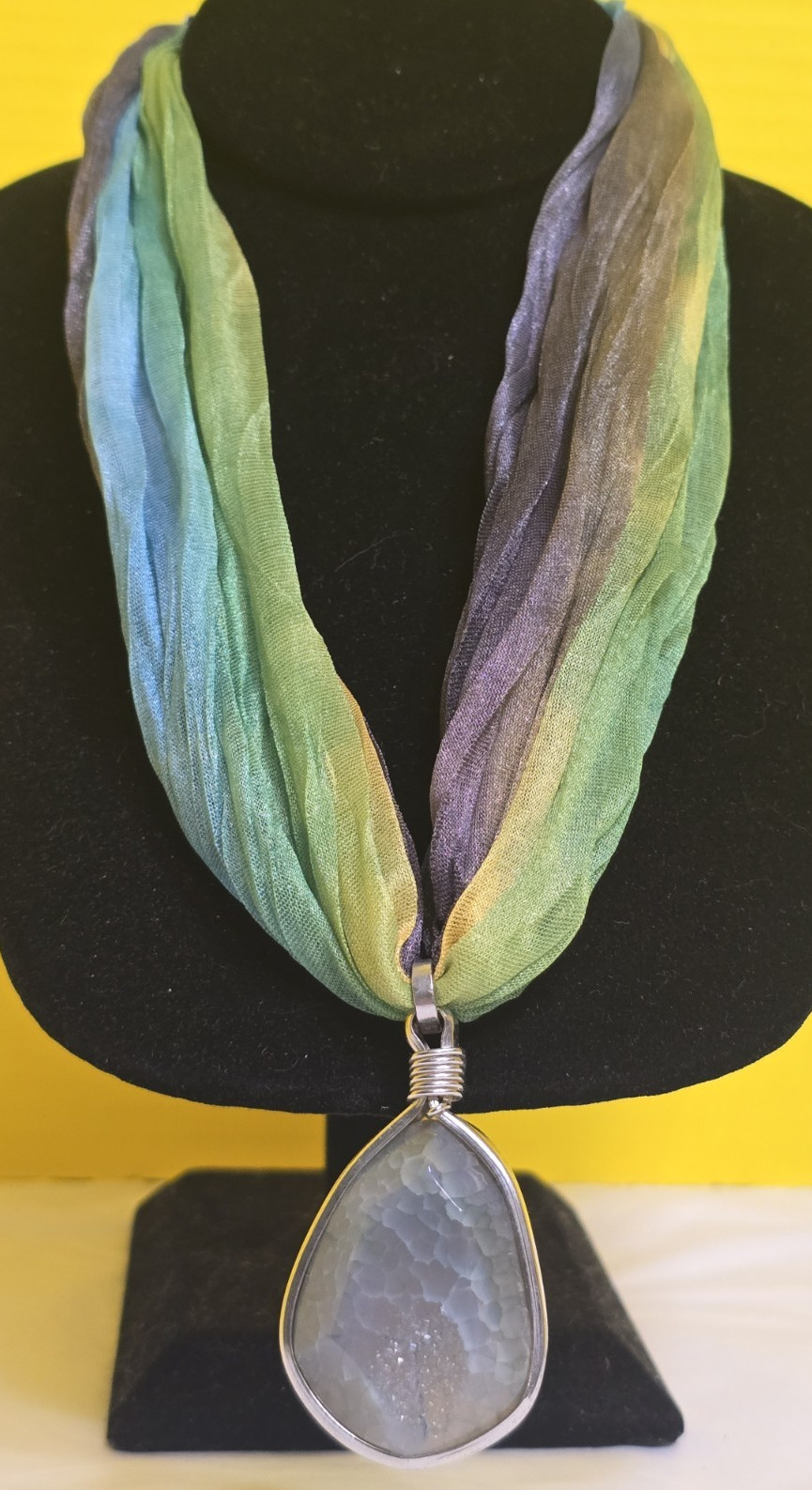 Vtg Bohemian style DRUZY AGATE GEODE PENDANT Scarf Necklace Adjustable closure