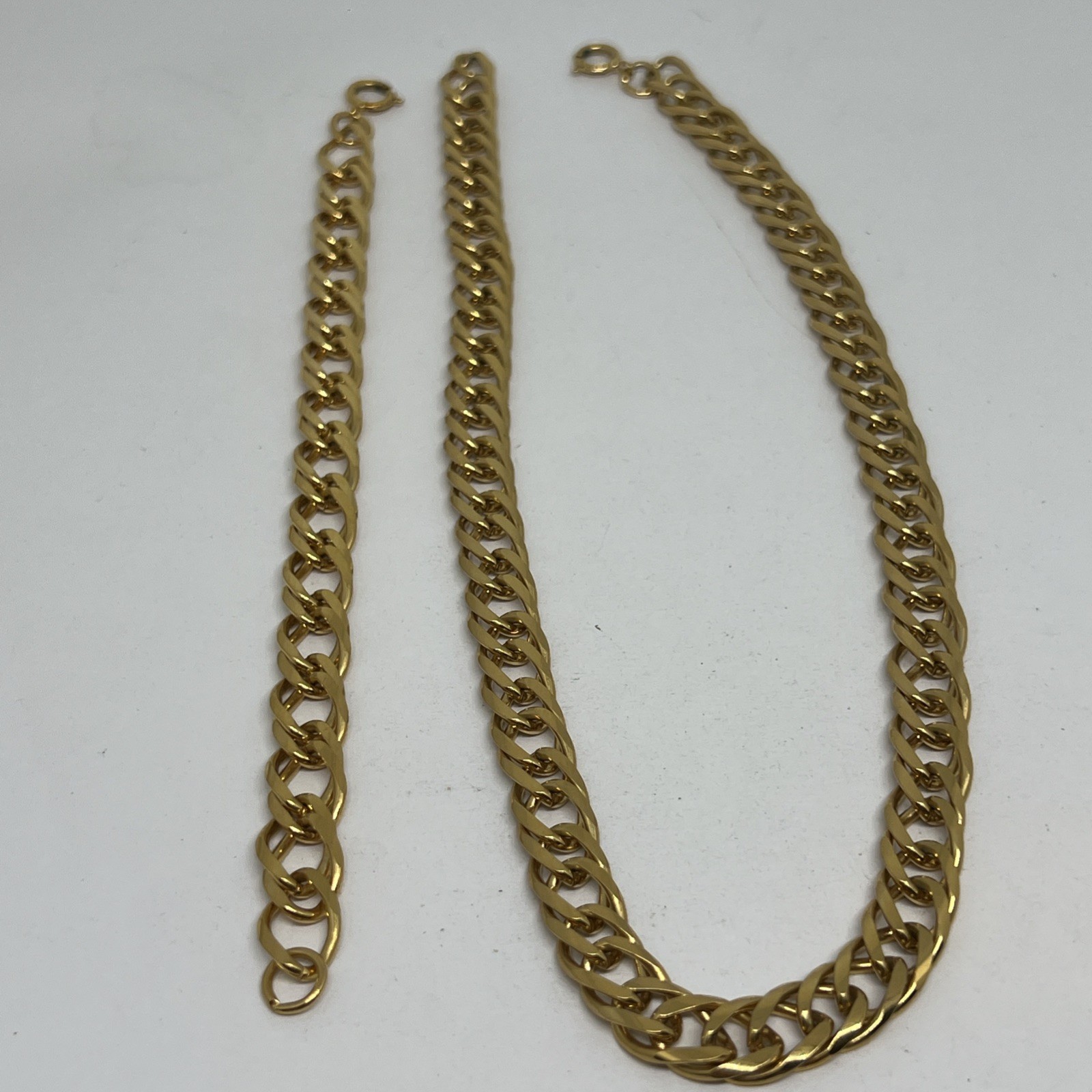 Beautiful Vintage Shiny Gold Tone Double Link 18” Necklace & Bracelet Set