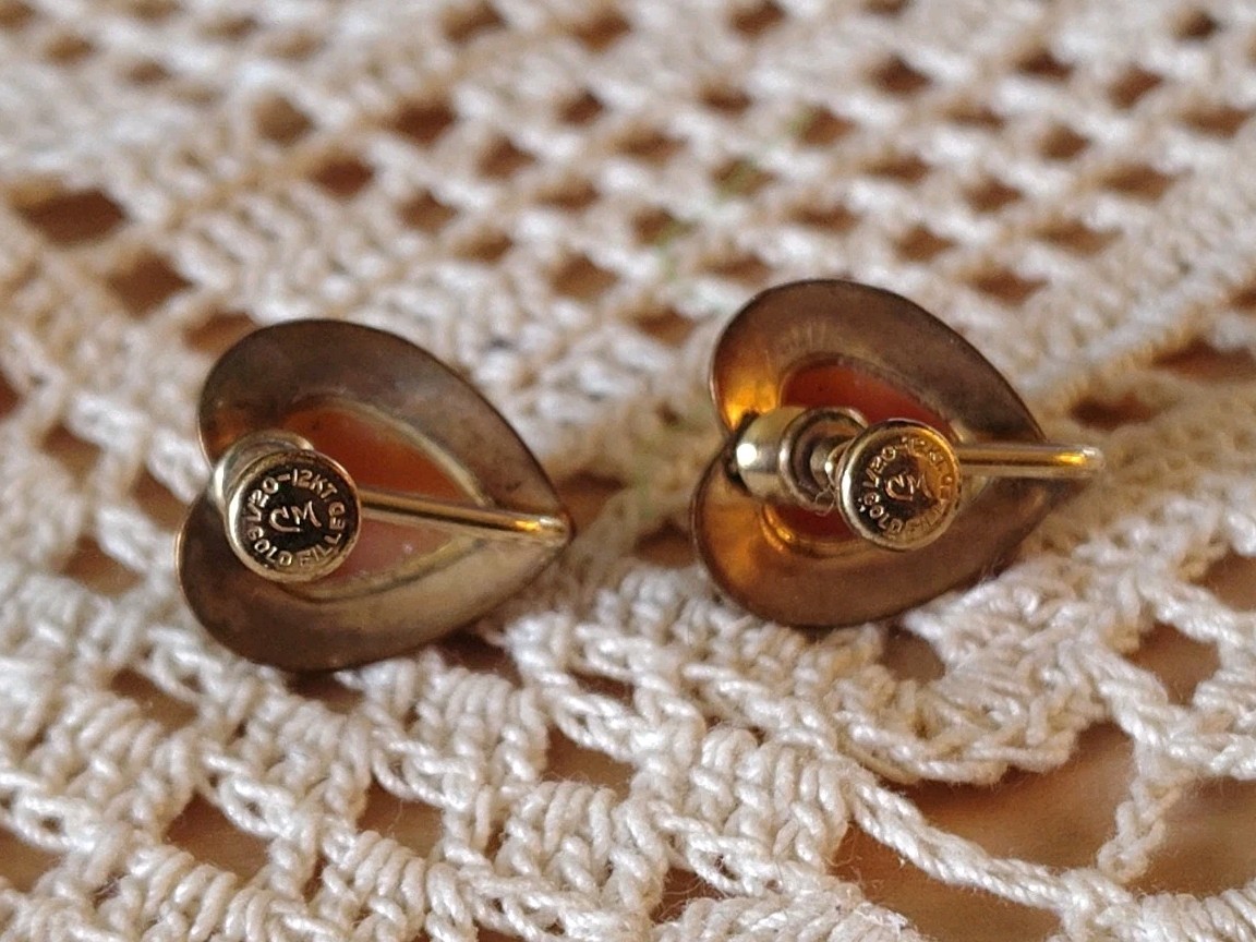 Vintage CM 12Kt GOLD Filled 1/120 Heart Shape CAMEO Screwback Earrings