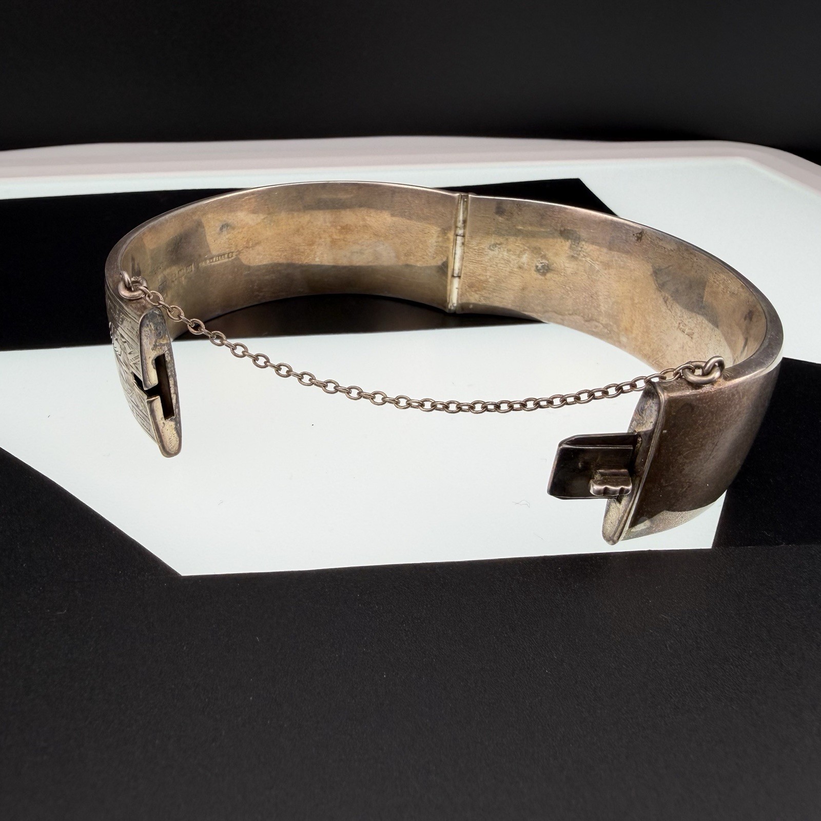 Deakin Francis Sterling Silver Wax-Filled Engraved Hinged Bangle 7.25″ Bracelet