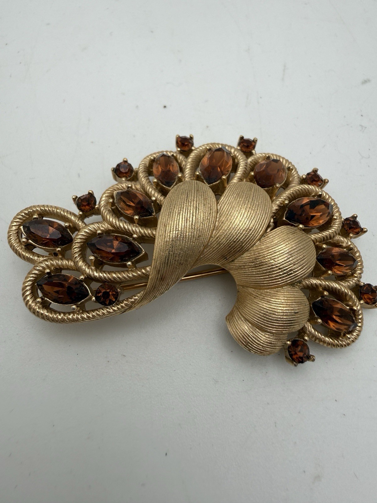 Vintage Crown Trifari Amber Rhinestone Gold Tone Fur Dress Clip Brooch 2.25”