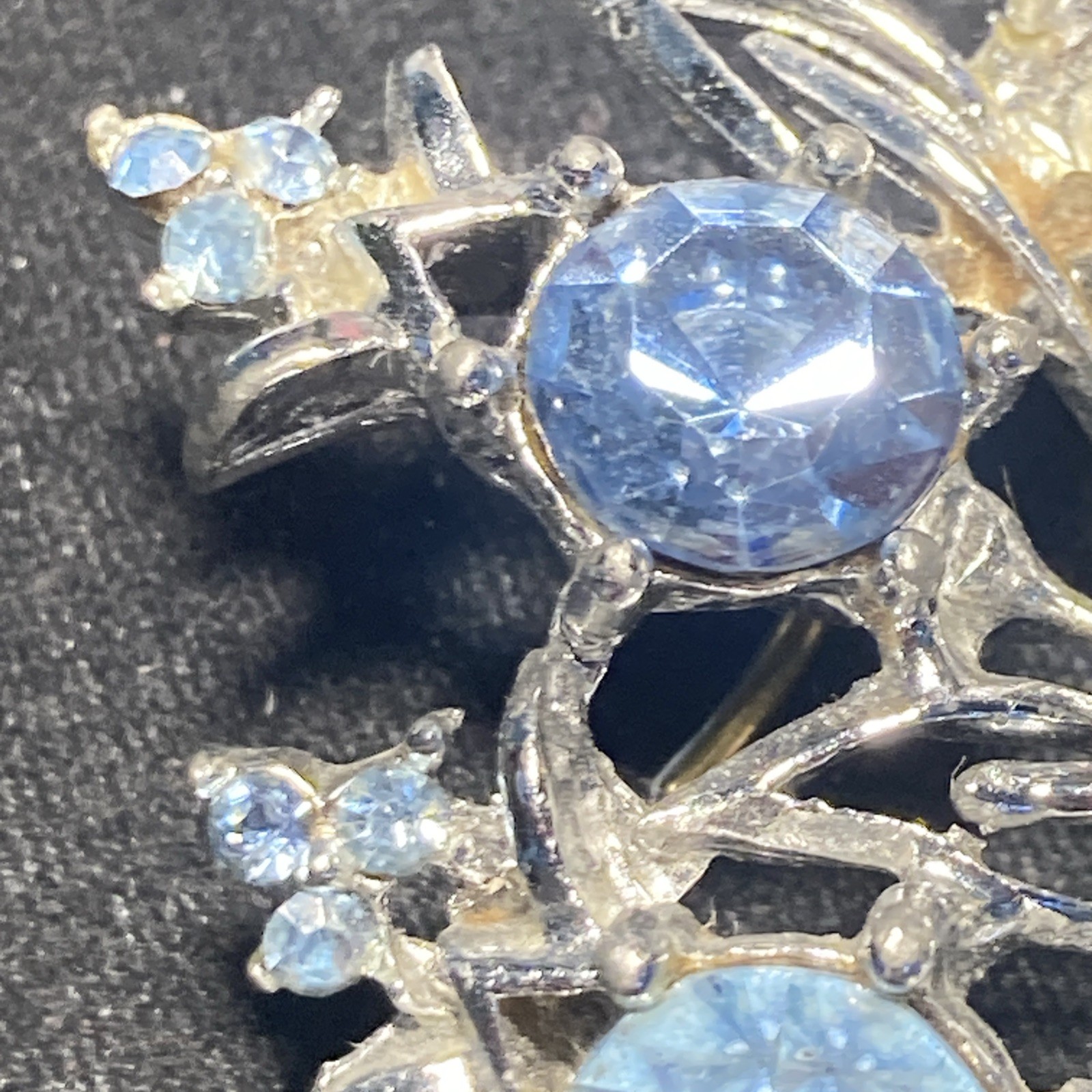Brooch Pin Silver Tone Baby Blue Rhinestone Leafy Floral Flower Bouquet 2.25″ pr