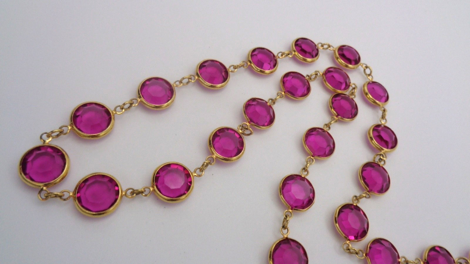 Vintage Signed Swarovski Gold Tone Fuchsia Pink Bezel Set Crystal Link Necklace