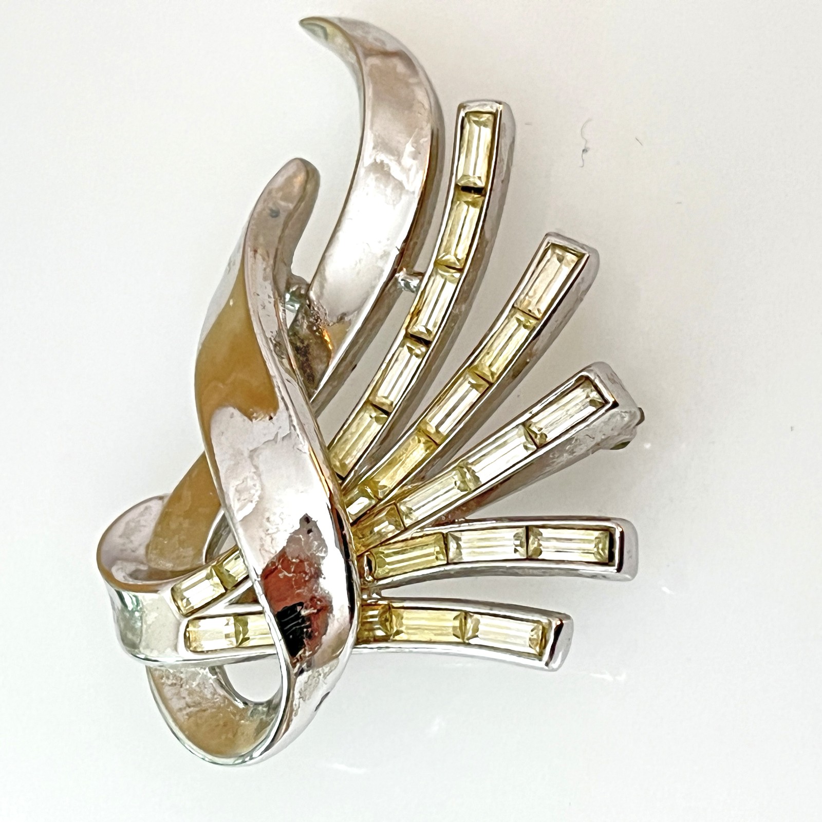 Vintage 1930s Art Deco Trifari Silver Baguette Rhinestone Brooch Pin