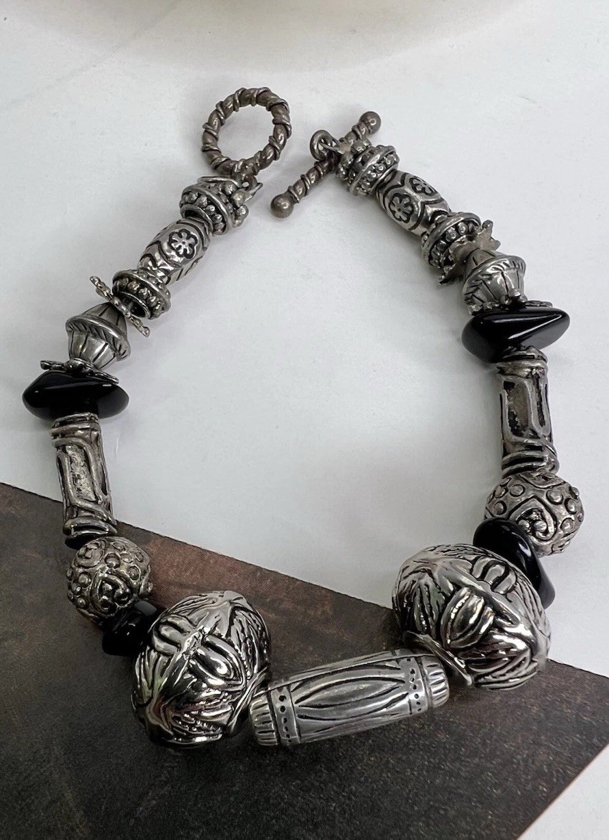 RETRO SILVER & BLACK TONE BEADED BRACELET WITH TOGGLE LOOP COSTUME JEWELRY 🖤