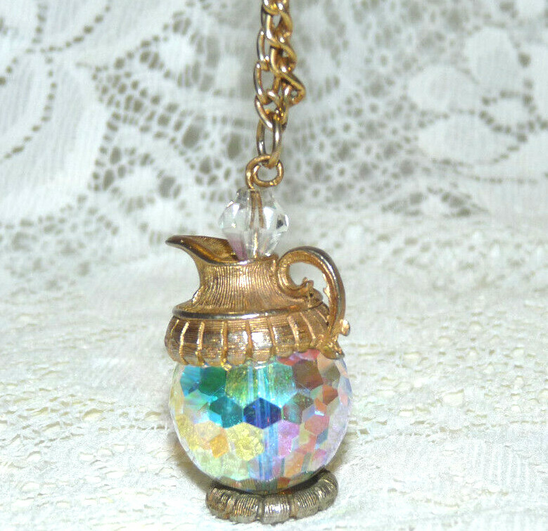 Lovely Vintage Gold Tone Crystal Water Jar Pendant/Necklace MM39