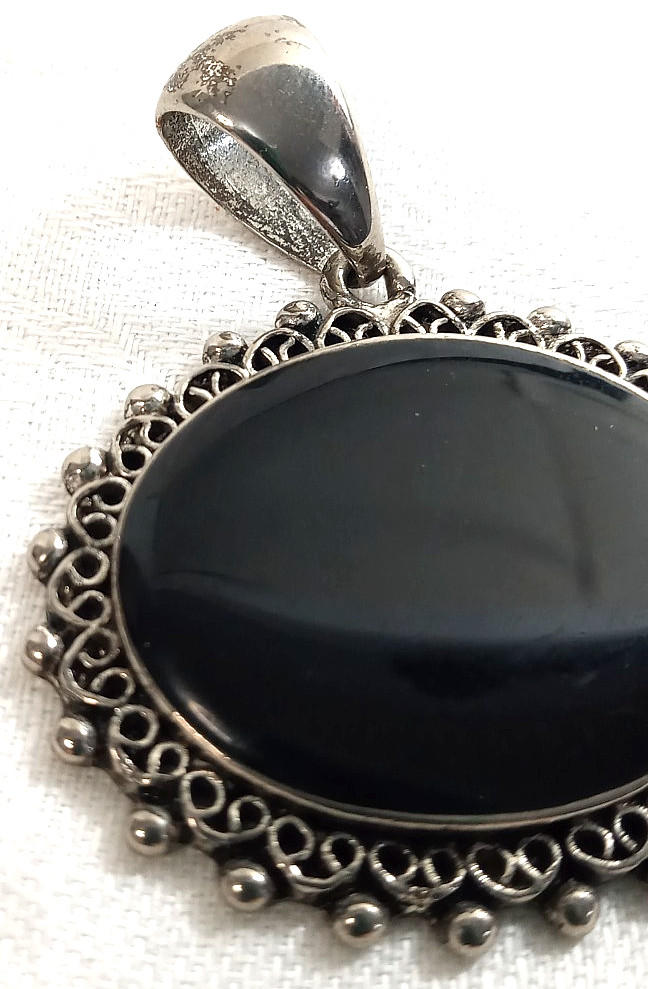 Black Onyx Oval Stone PENDANT Ornate Filigree Silver Tone Metal 1 3/4″ X 2 1/4″