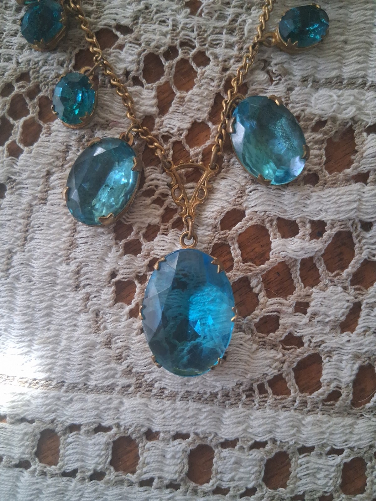 Vintage C. 50s 60s Blue Cut Glass Vintage Gold Tone Necklace