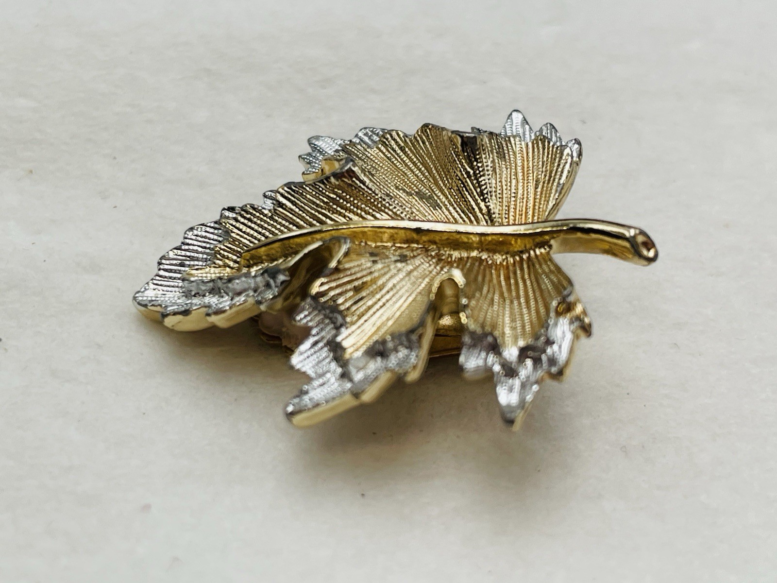 1964 Sarah Coventry “Nature’s Choice” Two Tone Clip On Leaf Earrings