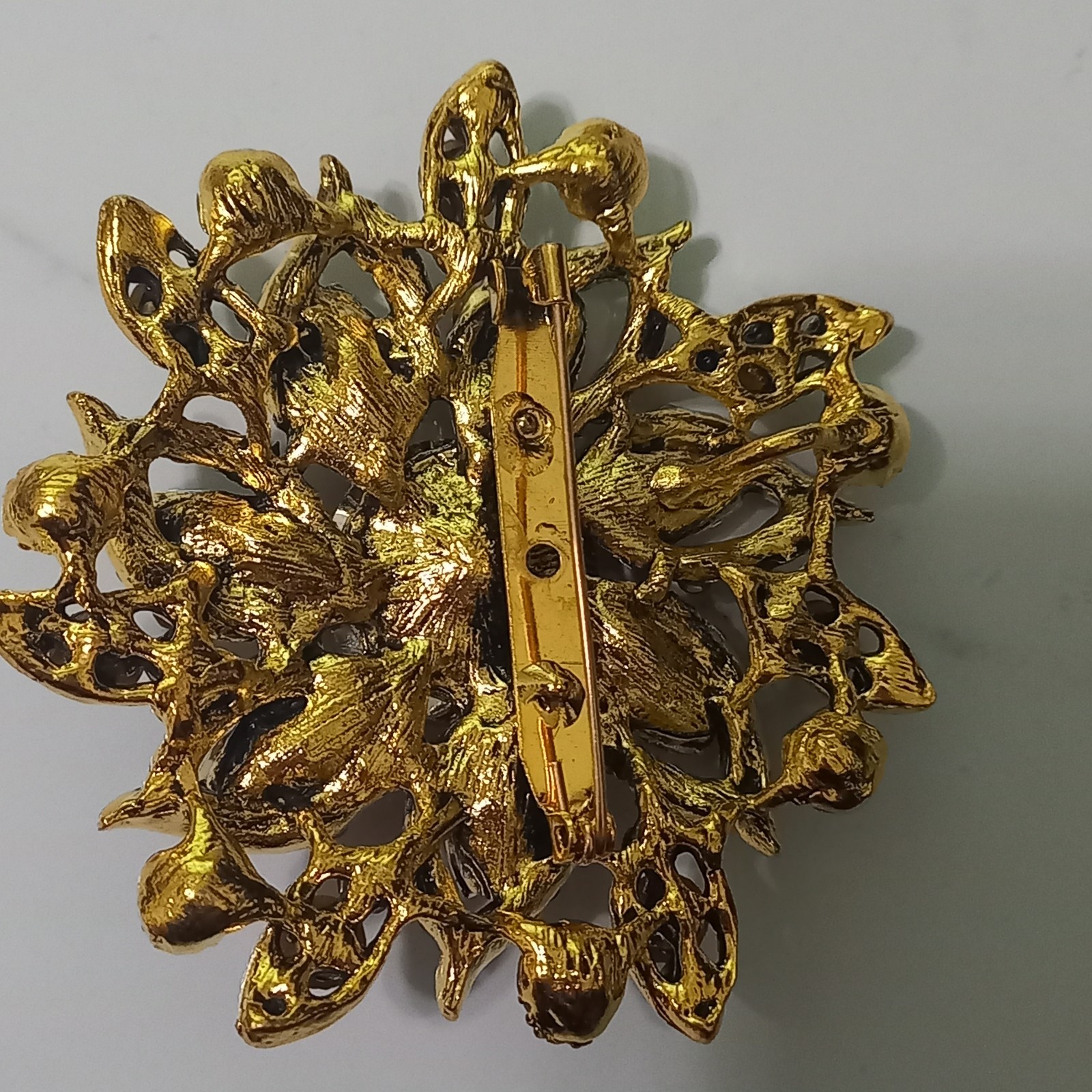 Vintage Amber Topaz Rhinestone Flower Brooch Unsigned 1960s-1980s Gold Tone Pin