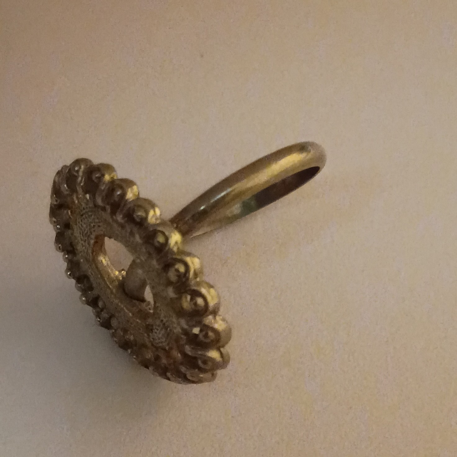 Vintage Ring. I’m not sure if it’s real silver or not. I can’t see well. Thank U