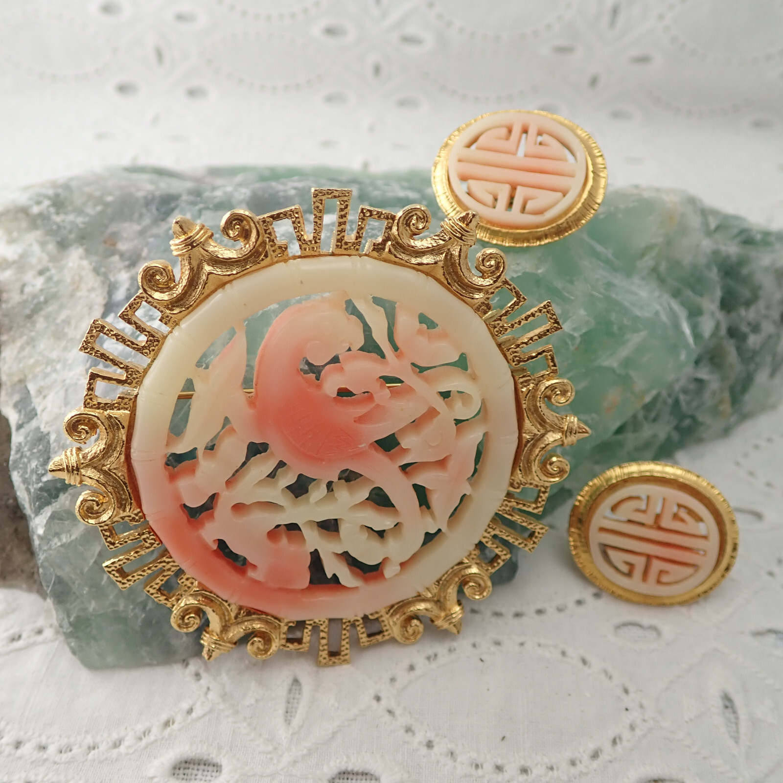 Vtg Vendome Chinese Bird Bamboo Framed Peach Resin Pin Brooch Clip Earring Set
