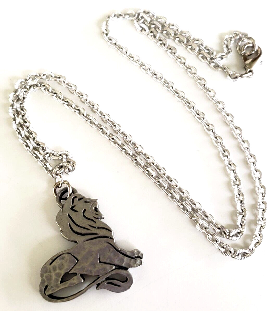 Vintage Leo Lion Zodiac Pewter Pendant Necklace 20″ Silver Tone Aluminum Chain
