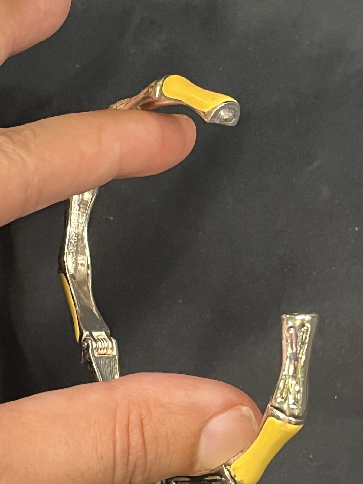 VINTAGE SILVER TONE YELLOW ENIMAL HINDGED BAMBOO BRACELET 7”