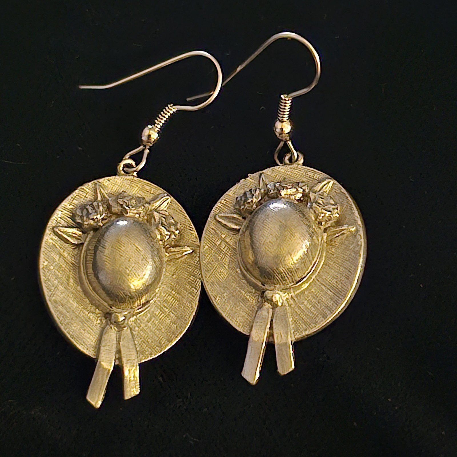 Vintage 1980 CLIFT STRAW HAT w/ FLOWERS PEWTER DANGLE PIERCED EARRINGS Beautiful