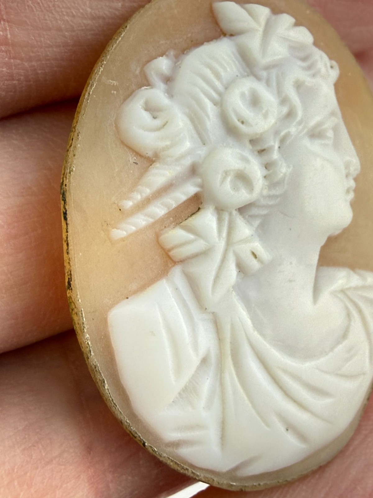 Vintage Loose Hand Carved Shell Cameo Woman Facing Right 38mm x 29mm 5.1g