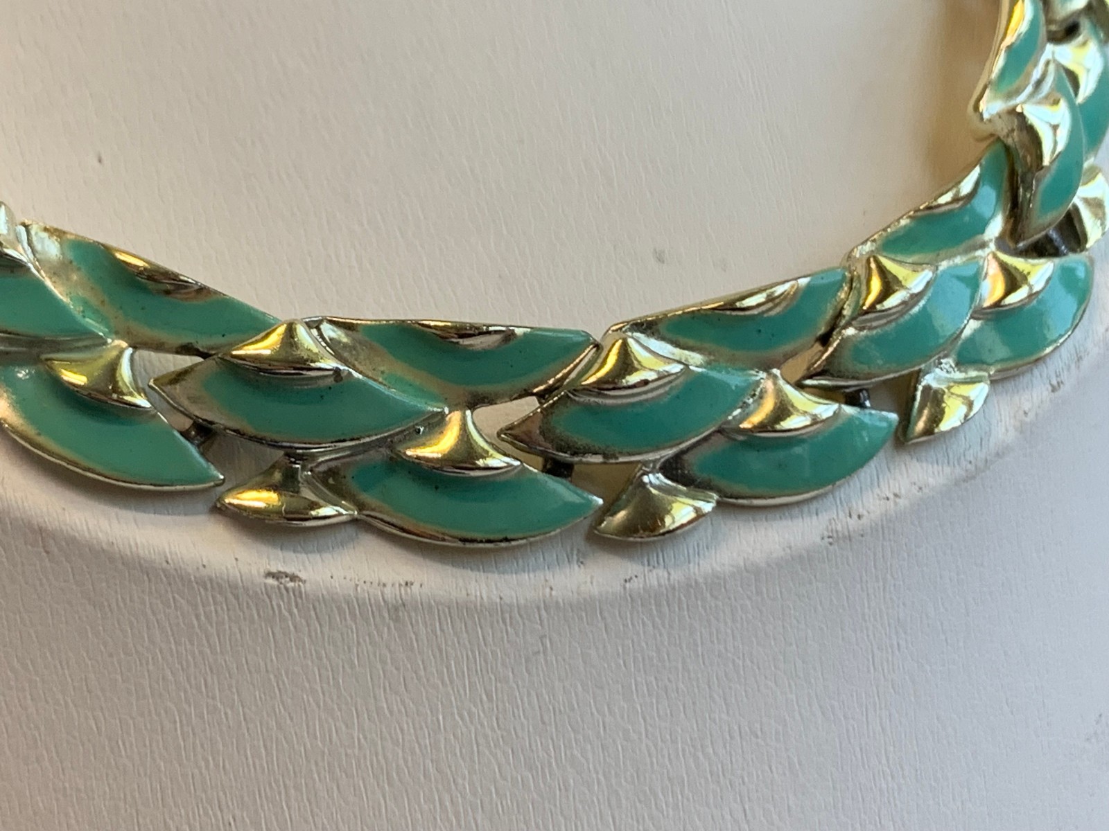 Vtg Coro Necklace 16.5″ Fashion Jewelry Sea Green Enamel Beaded Hook Clasp *READ