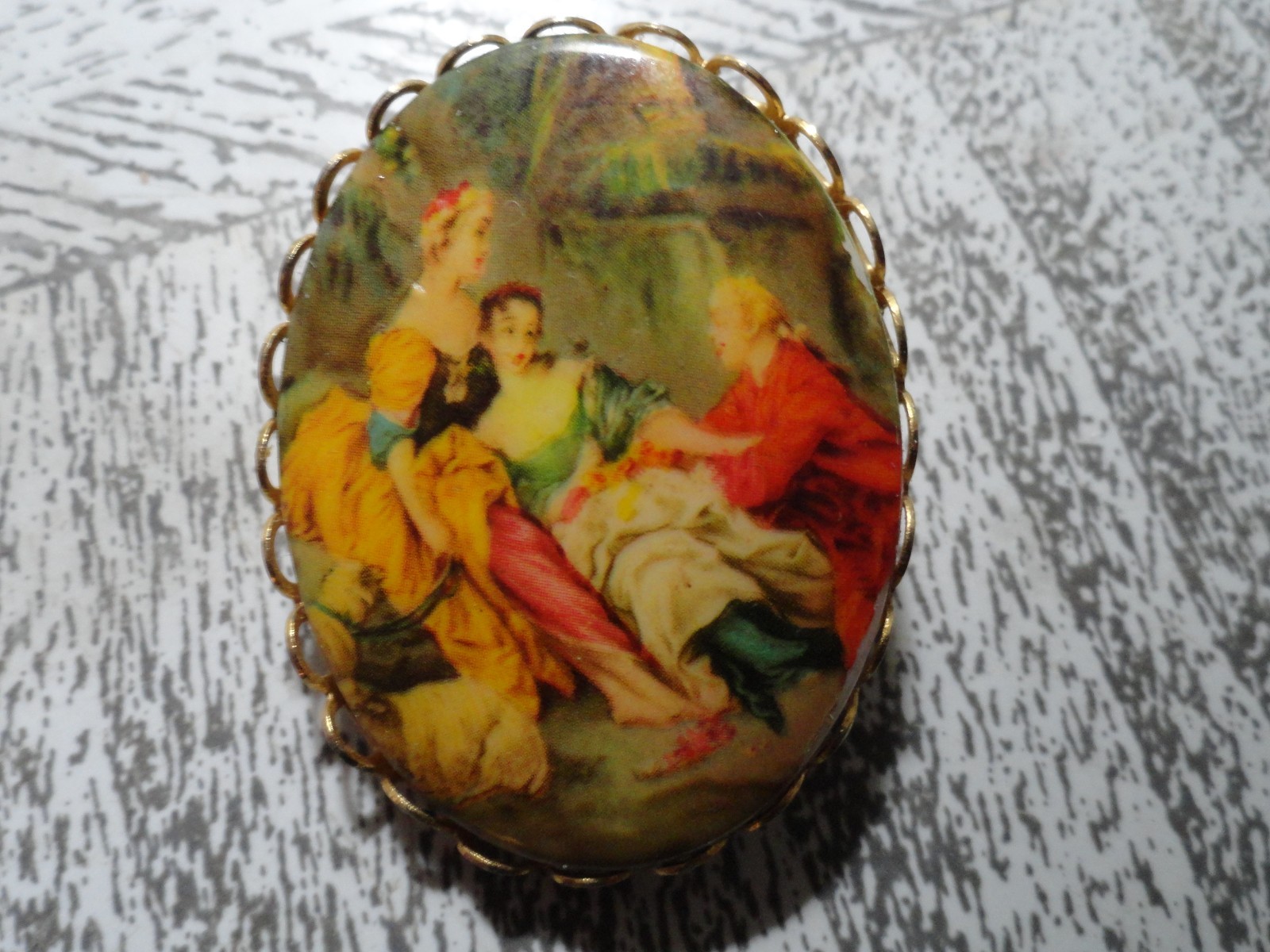 VINTAGEGOLD TONE PASTOREAL COUNTRYSIDE BROOCH PIN – ABOUT 1 5/8 X 1 1/4 INCH