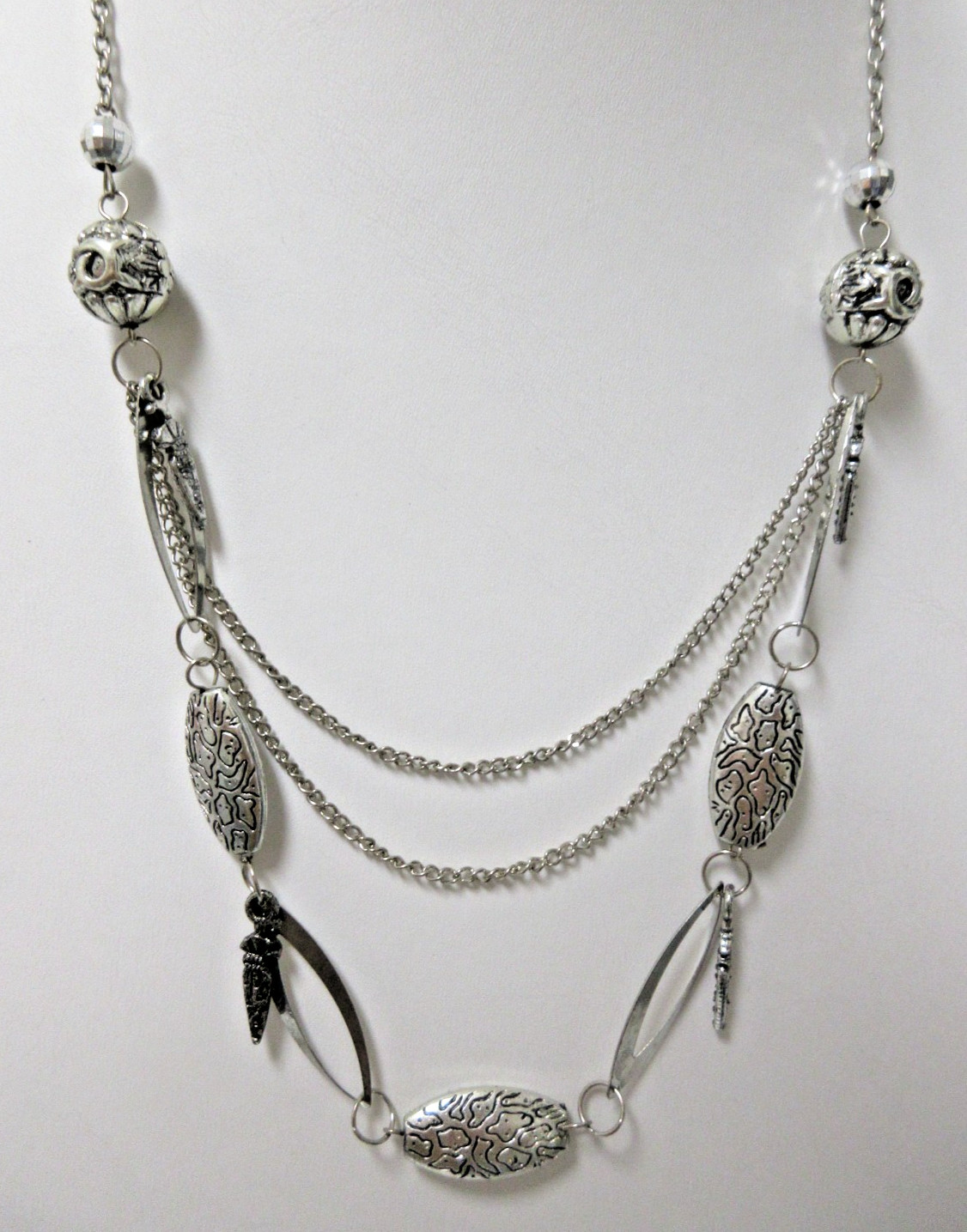 Vintage Layered Silver Tone Molded and Etched Bead Necklace 30″