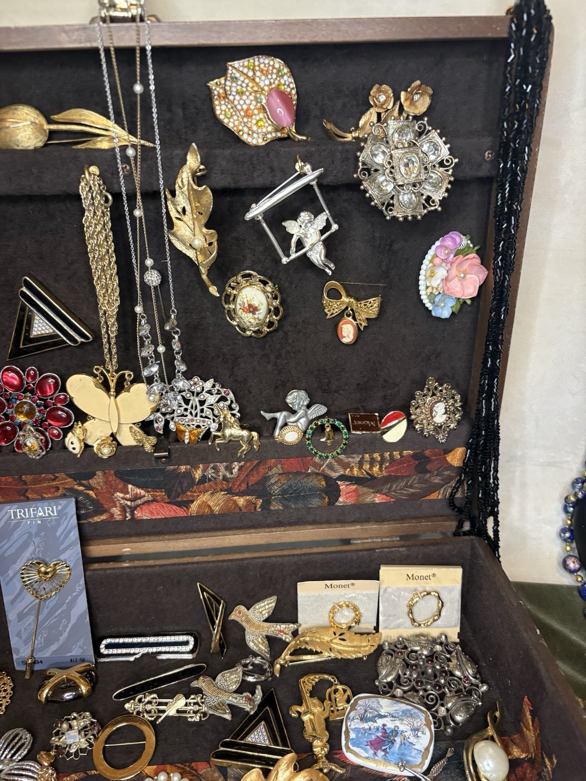 Large Lot Vintage Jewlery Over 180 Items 70+ signed Peices Monet Trifari Etc