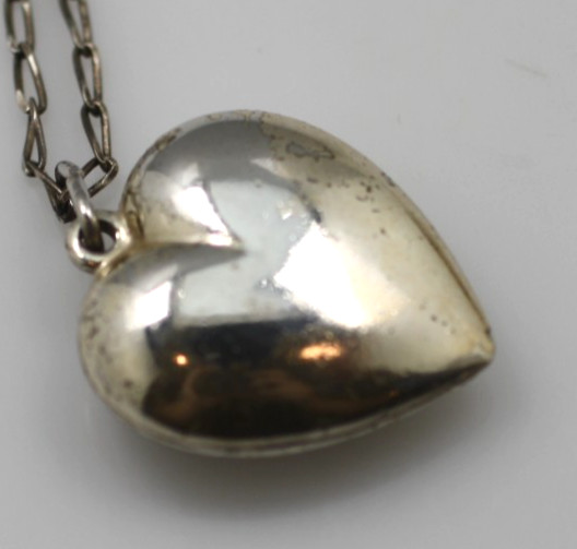 Vintage Sterling Silver 925 paper chain 24″ necklace W/ puff heart pendant Italy