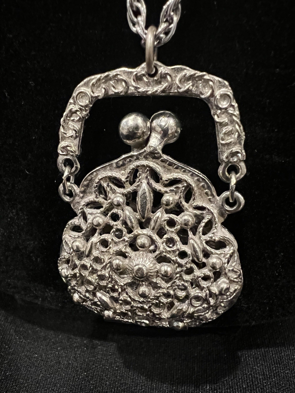 Vintage ART Arthur Pepper Silver Metal Filigree Kiss-Lock Purse Pendant Necklace