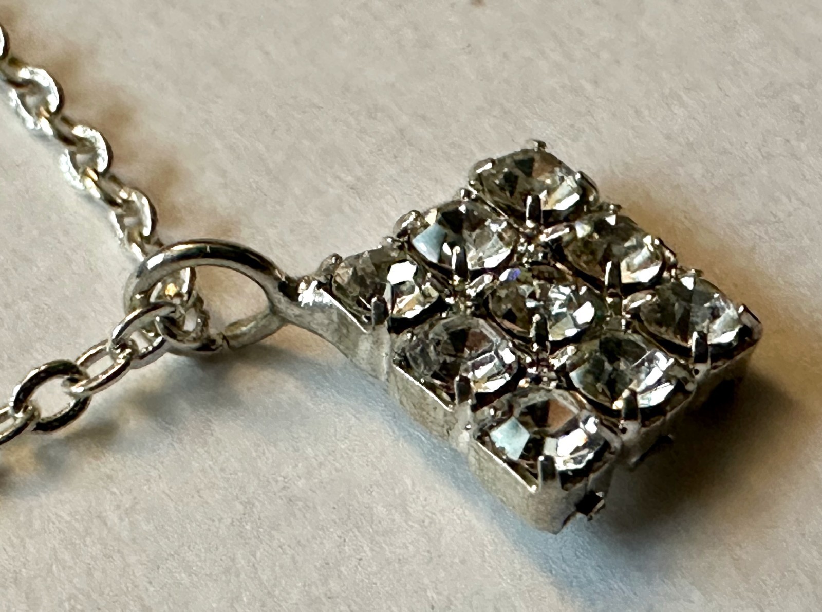 VINTAGE DIAMOND SHAPE WITH CLEAR CRYSTALS PENDANT 1/2 OF 1 NECKLACE 18 TINY