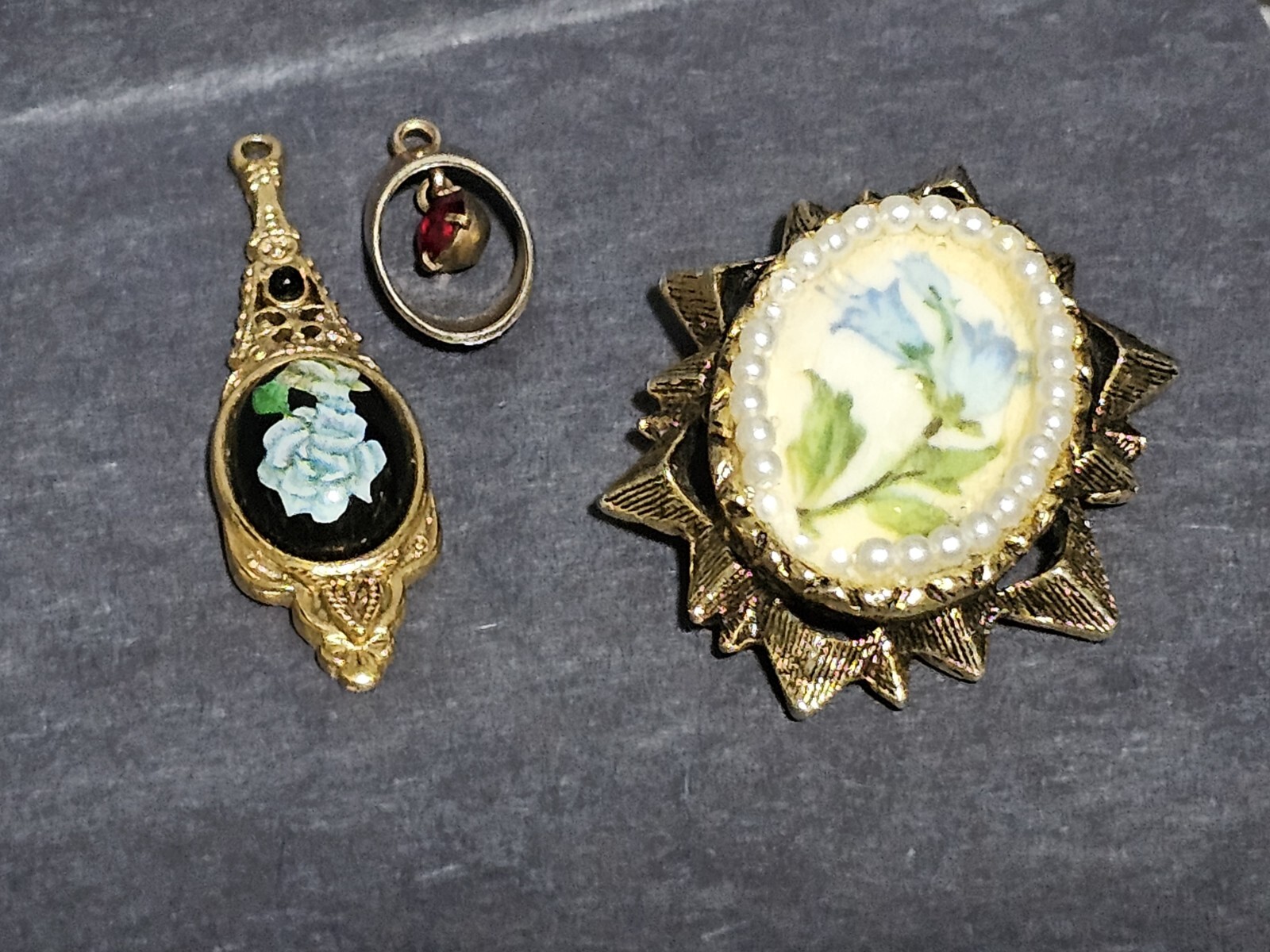 10 Costume Jewelry Mix Metal Gold And Silvertone Pendant Lot Unmarked