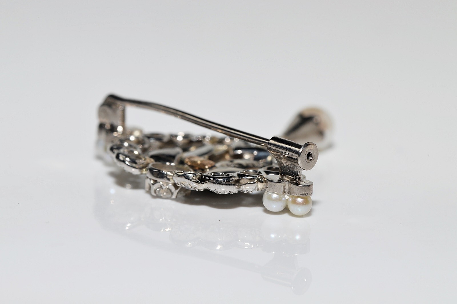 Antique Circa 1920s Platinum Art Deco Natural Diamond Decorated Brooch
