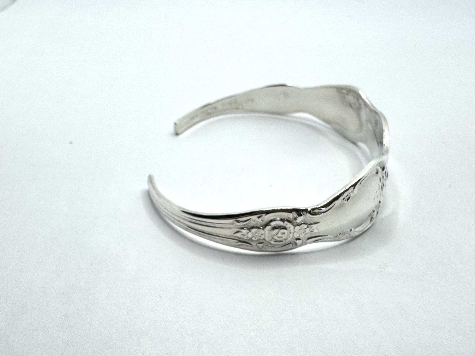 ENGRAVABLE VINTAGE W.A. Rogers ONEIDA Silver Plate Spoon Design Cuff Bracelet