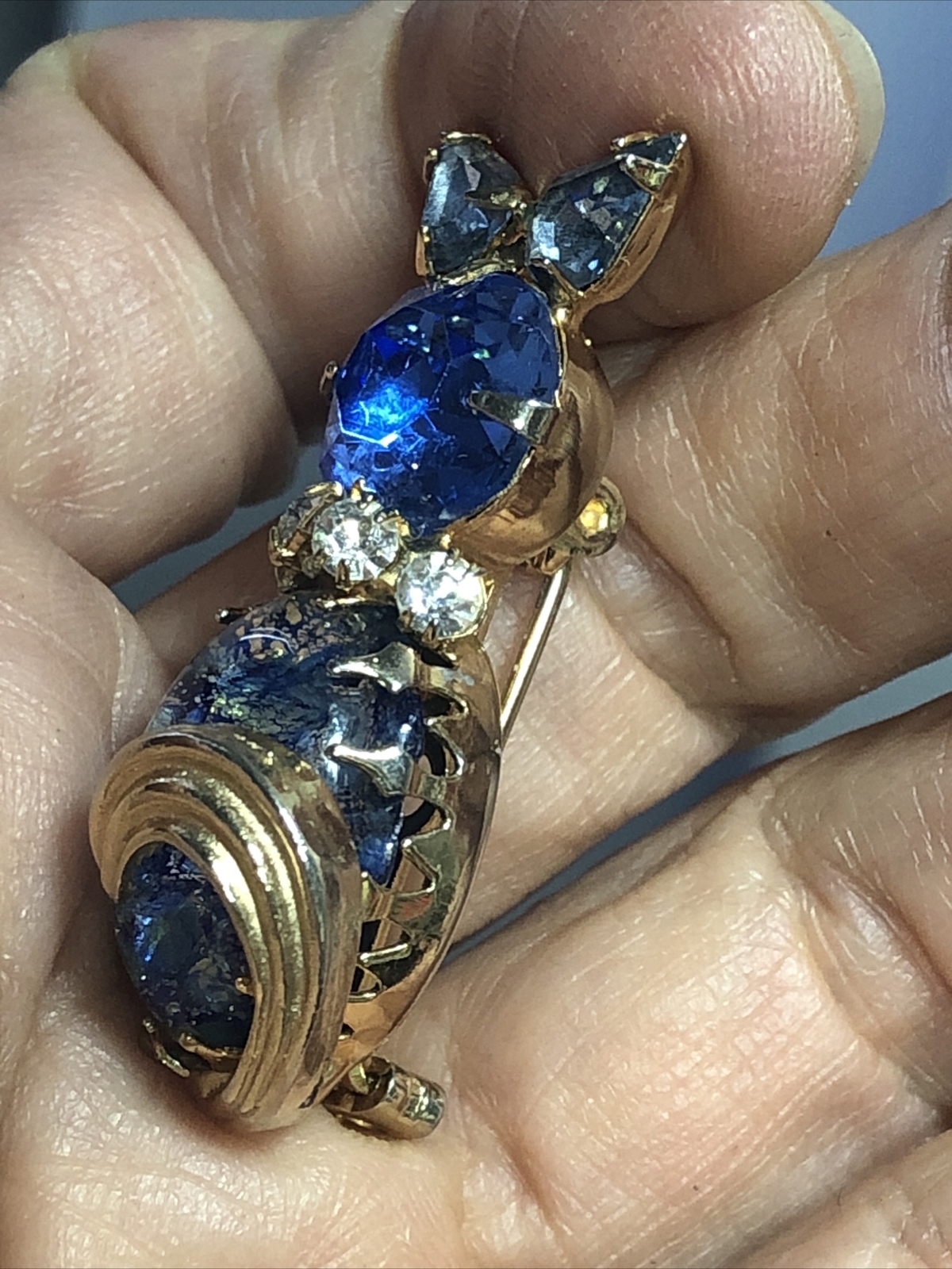 Vintage Gold tone Kitty Cat Blue Foiled Oval Dome Tummy Rhinestone pin 39mm