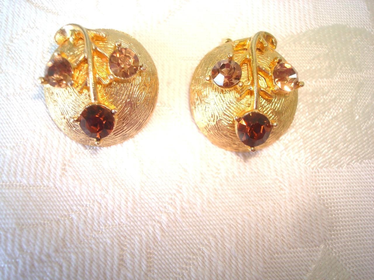 Vintage Domed Gold Tone Flower Clip Earrings With Brown Champagne Rhinestones KJ