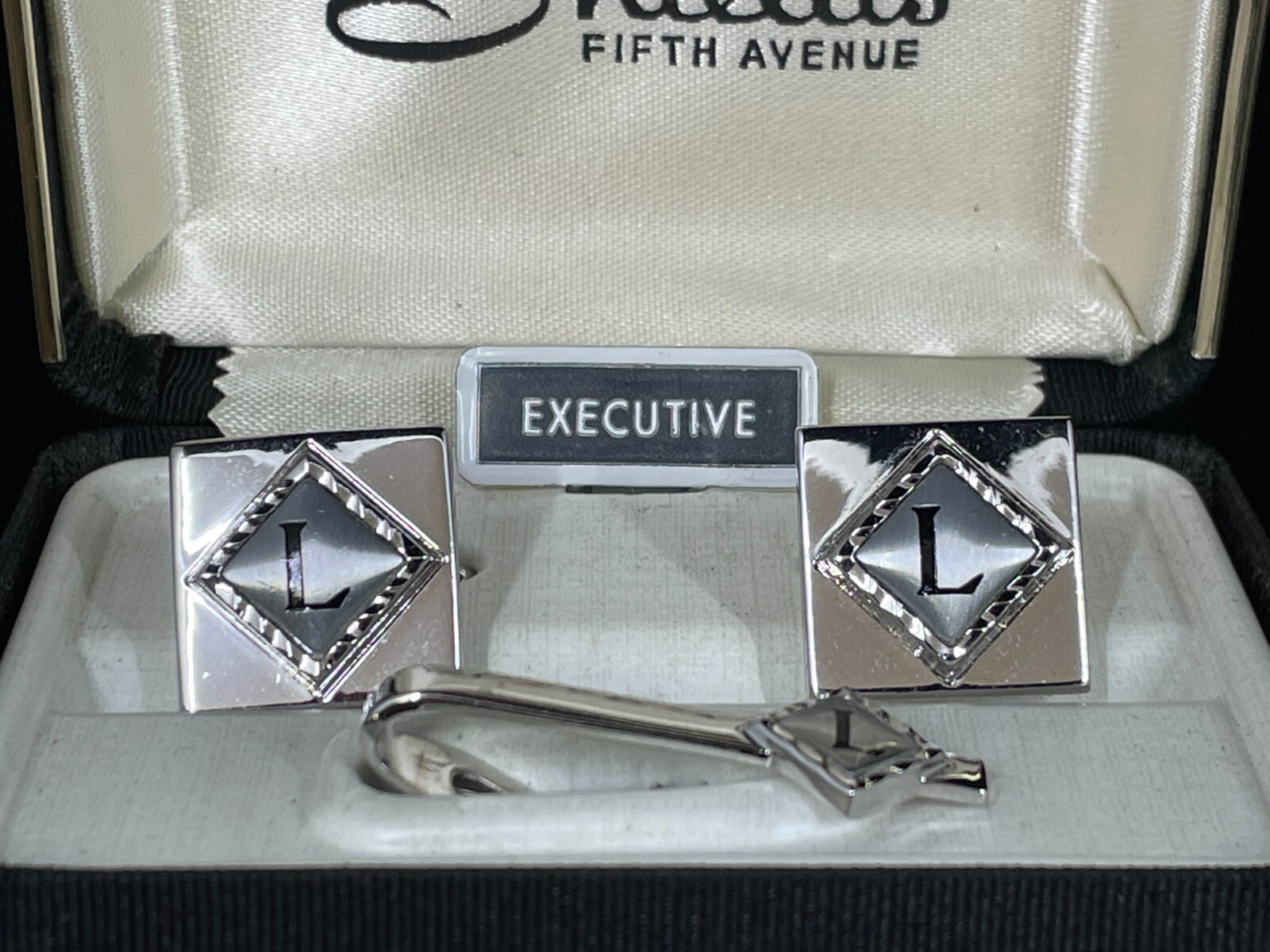 NOS Shields Fifth Avenue Executive Silver “L” Monogram Cuff Links & Tie Clip Set