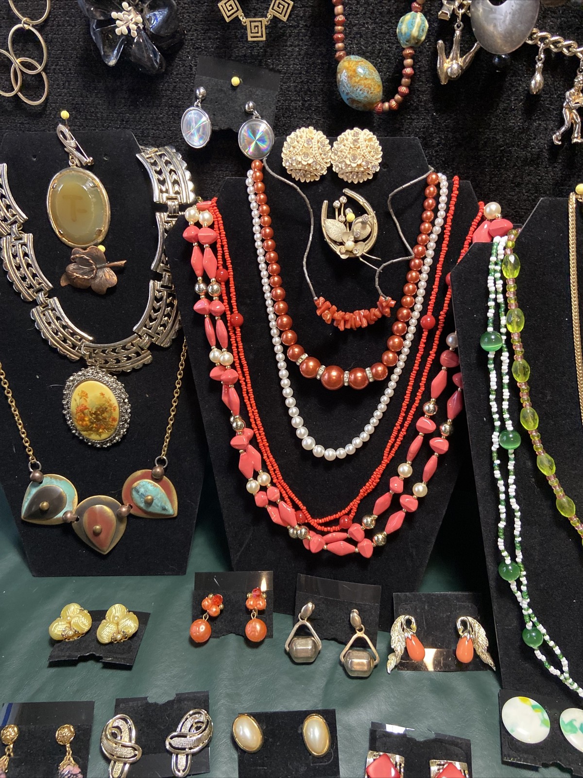Fabulous 443 Piece Lot Of Vintage + Modern Fashion Costume Jewelry Nice Pieces