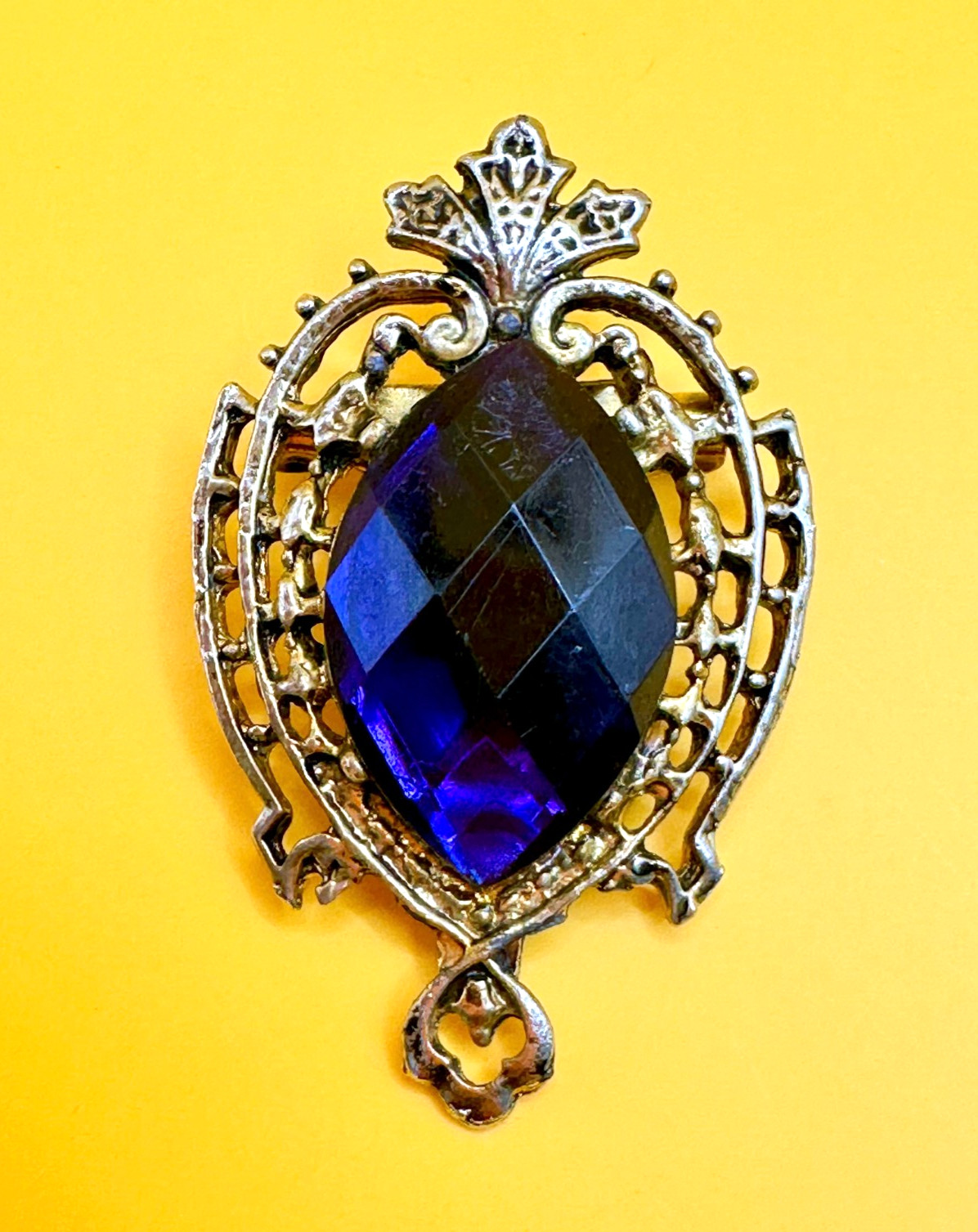 Gold Tone & Faceted Acrylic Dark Blue Stone Brooch Vintage
