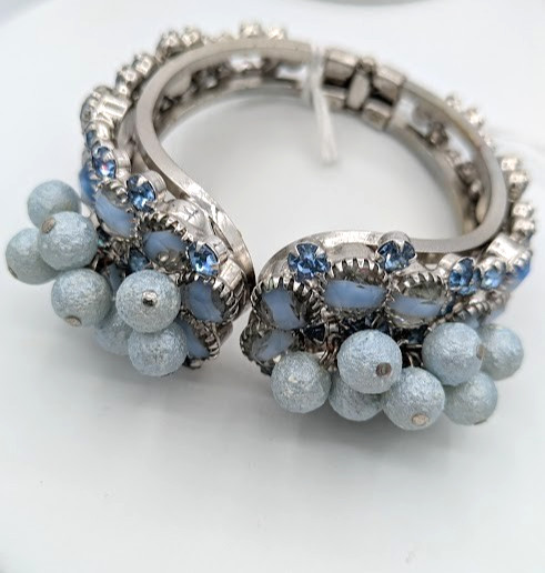 Vintage D & E JULIANA Clamper Bracelet VERIFIED Blue Givre Rhinestone Beaded