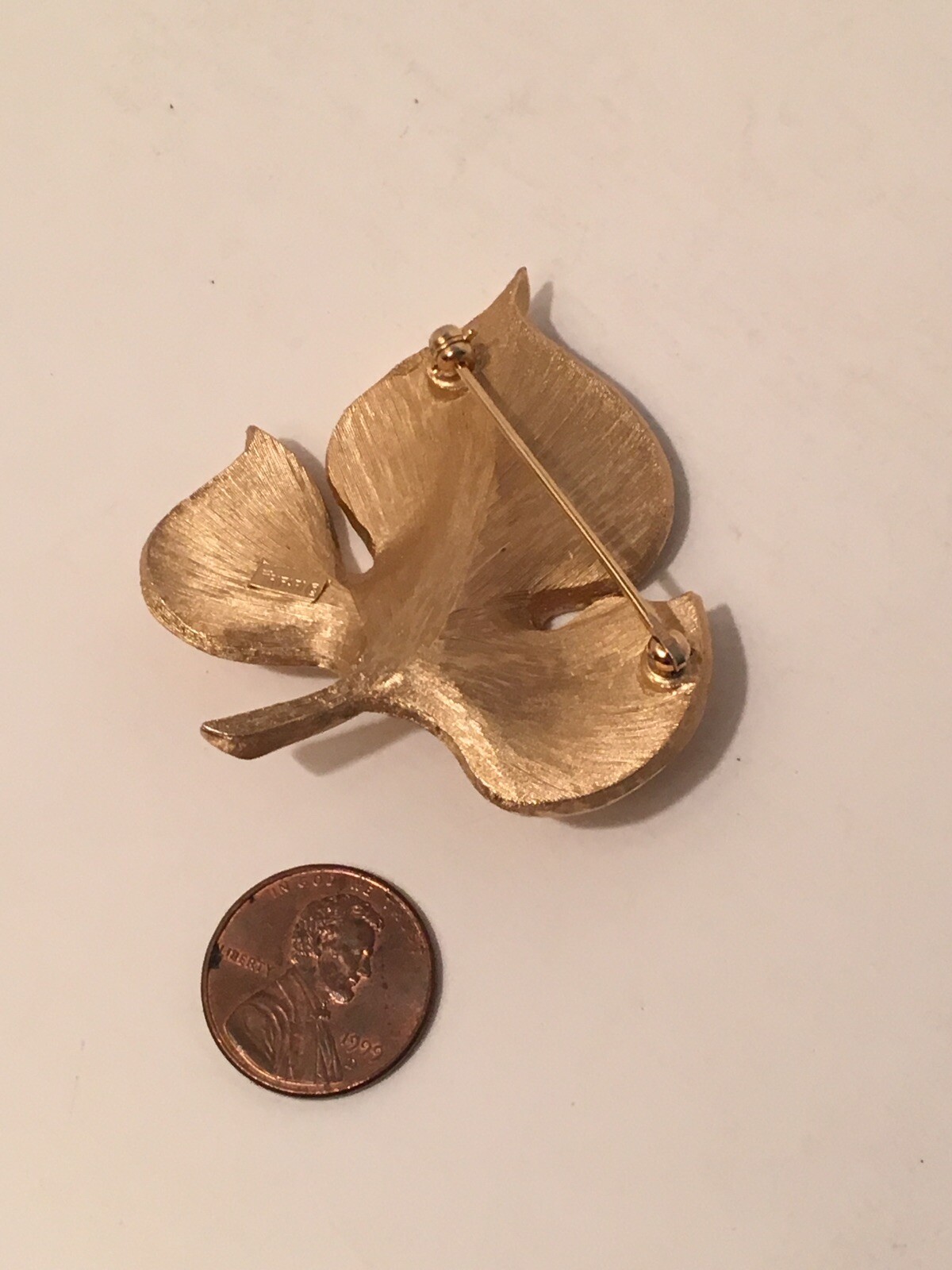 Trifari Gold Tone Leaf Brooch Auction Finds 702